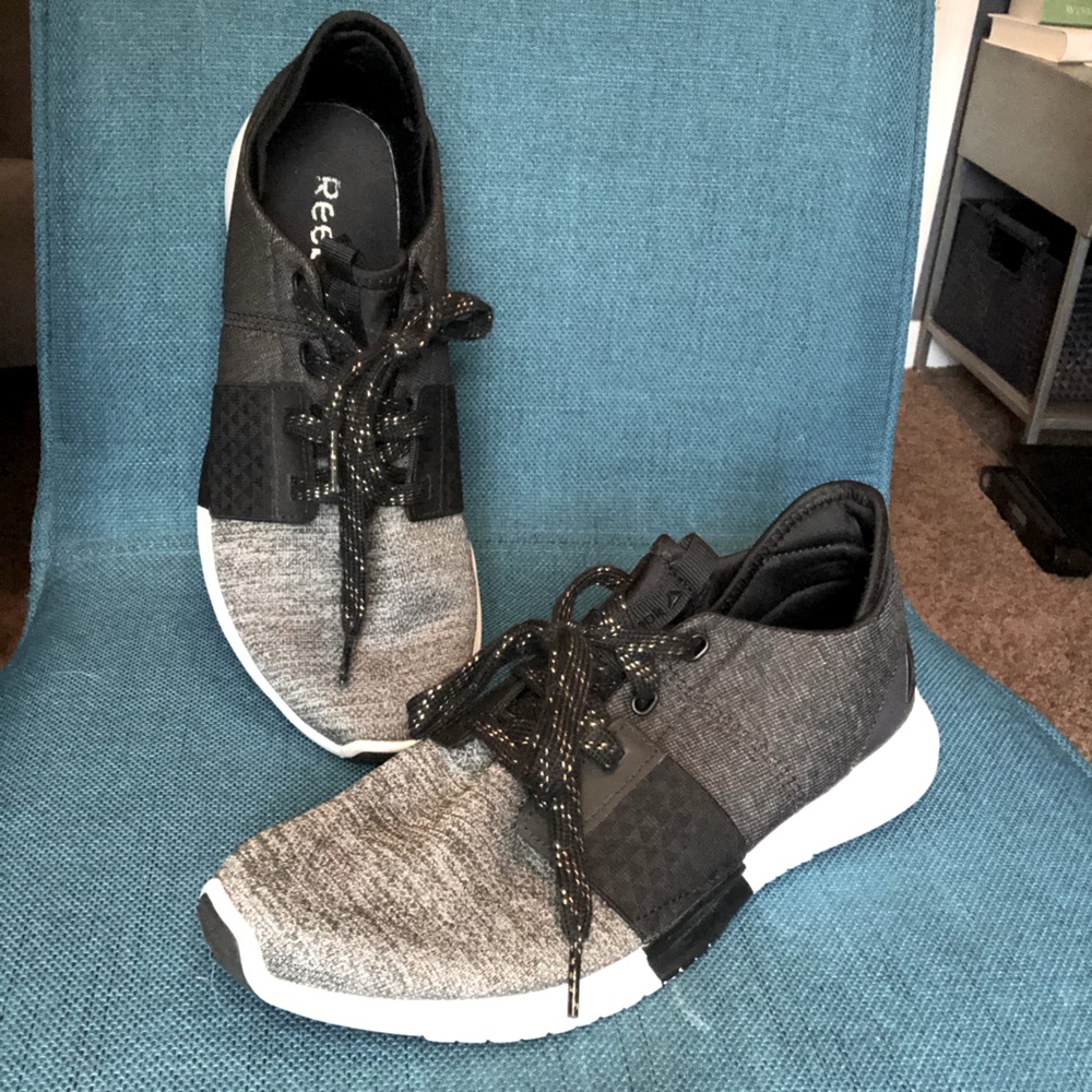 REEBOK grey/black sneakers